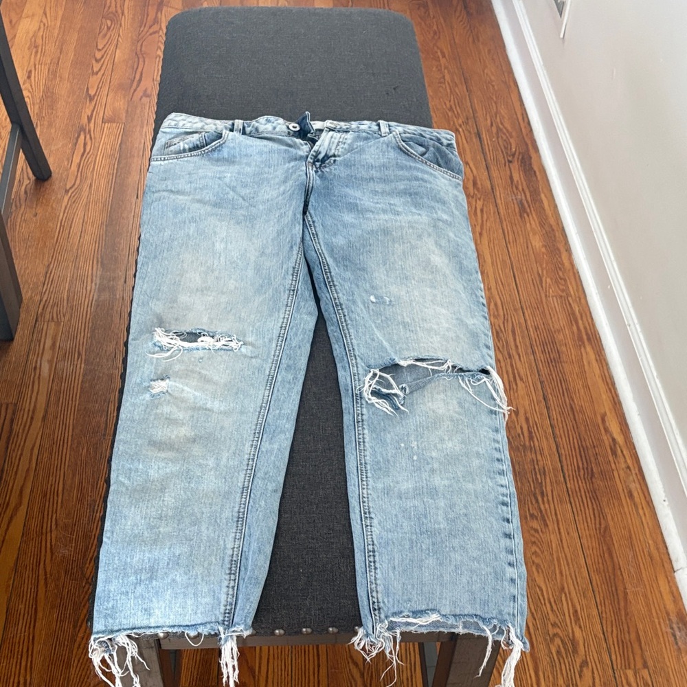 Zara Men's Relaxed Fit Ripped Light Blue Jeans